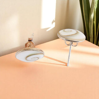 Amorphous Light Round Studs