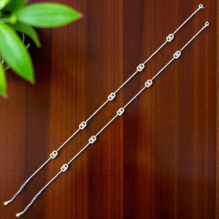 Studded Eight Stations With Interlinking Chain
